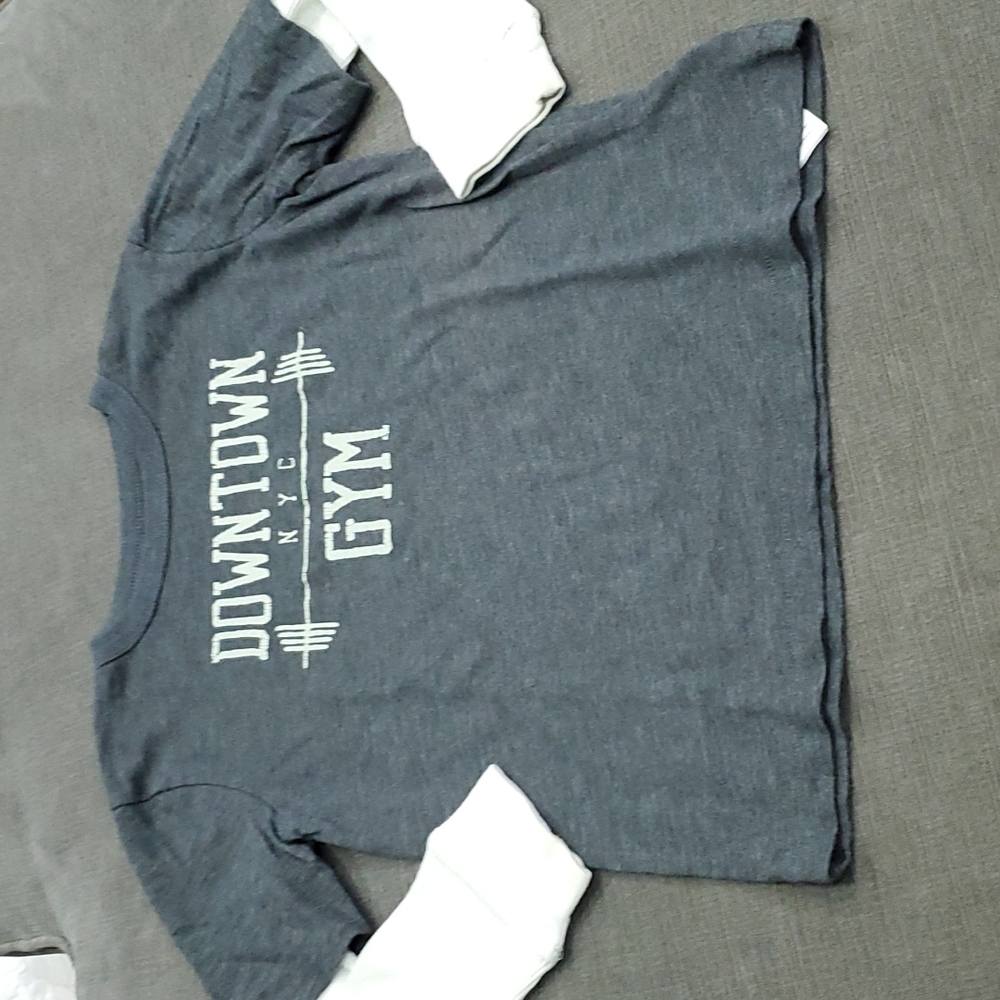 💥50% sale💥 GAP downtown gym NYC 2 layer tee szS #b480
